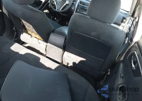 2015 Nissan Altima 2.5/2.5 S/2.5 Sl/2.5 Sv z USA, uszkodzony, nr VIN 1N4AL3AP7FN330230